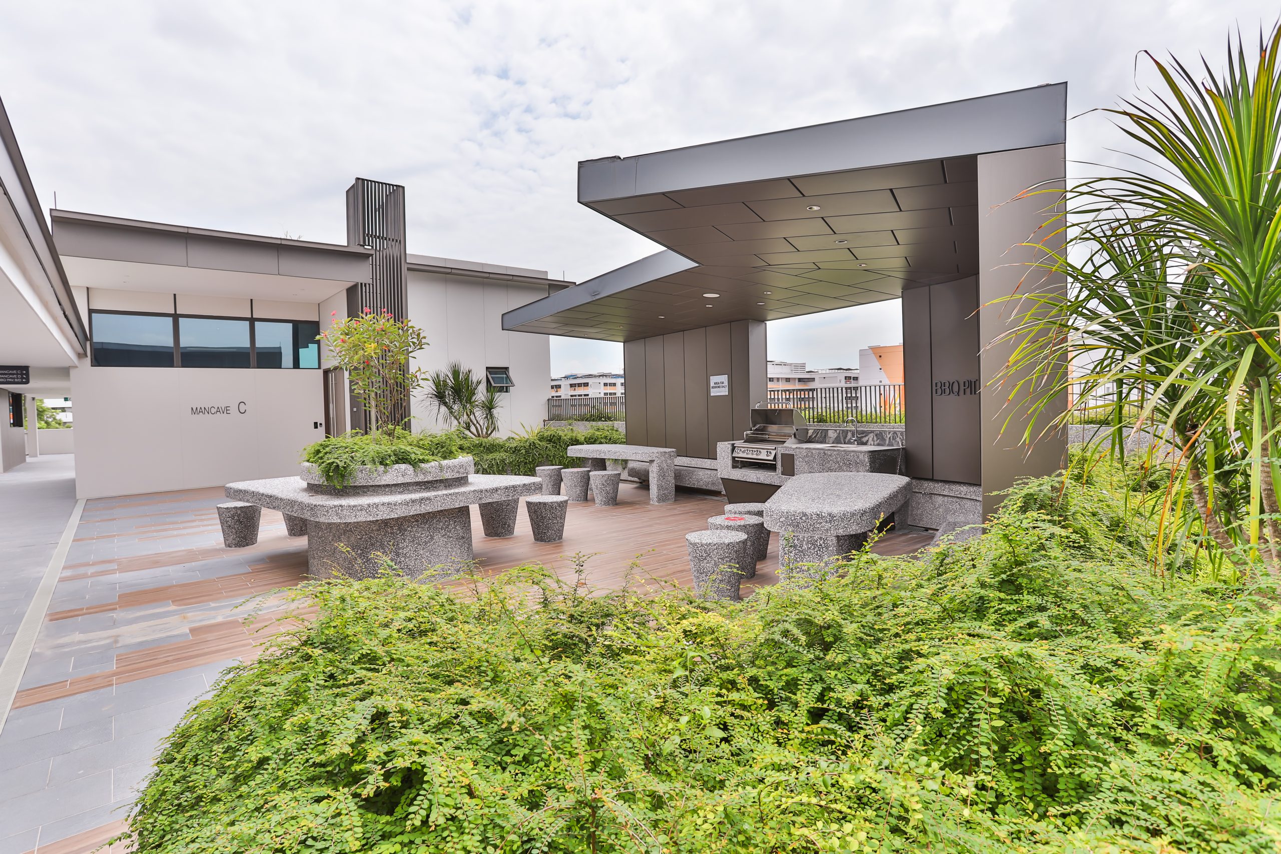 Rooftop-with-BBQ-scaled.jpg